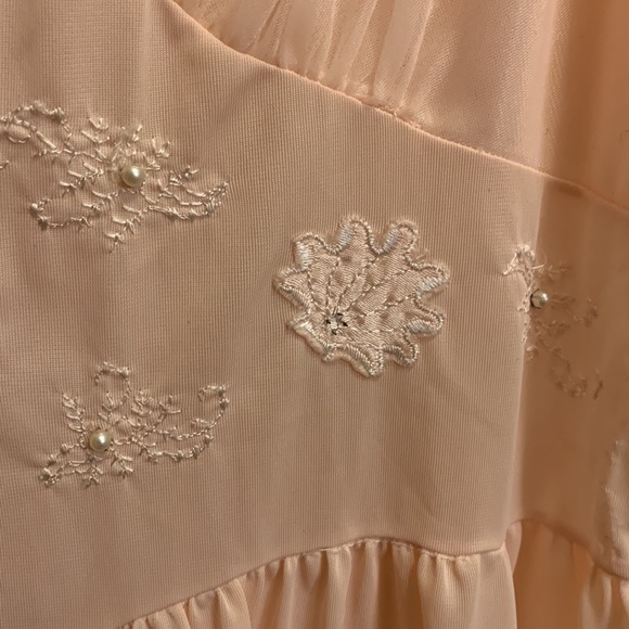 Vintage pastel pink night gown - Picture 3 of 11